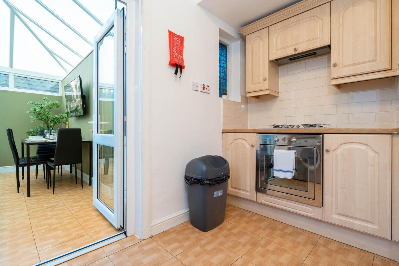 Large 4 Bedroom House - Top Rated - Off-Street Parking - Garden - Sleeps 9 - Contractors - Groups - Pool Table Northfield Eksteriør bilde